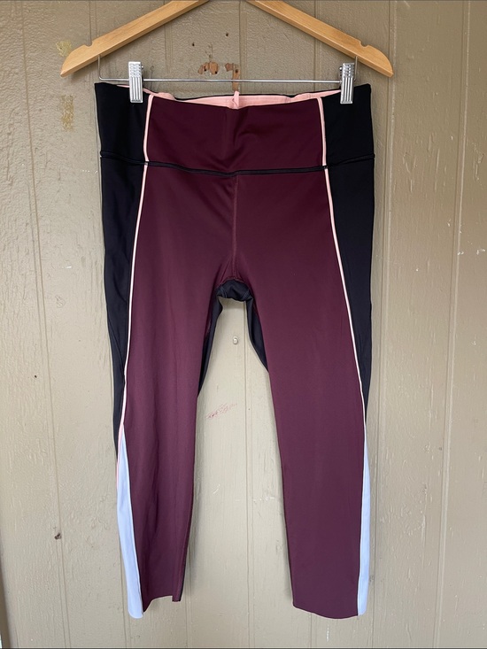 Athleta Pants - Athleta Velocity Colorblock Capri Leggings Size M